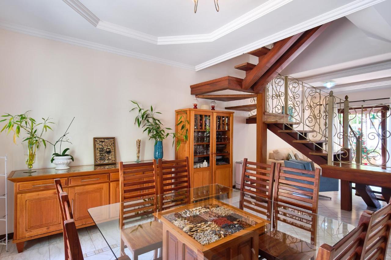 Casa Petúnia com ar e piscina perto do Centro Araquari Exterior foto