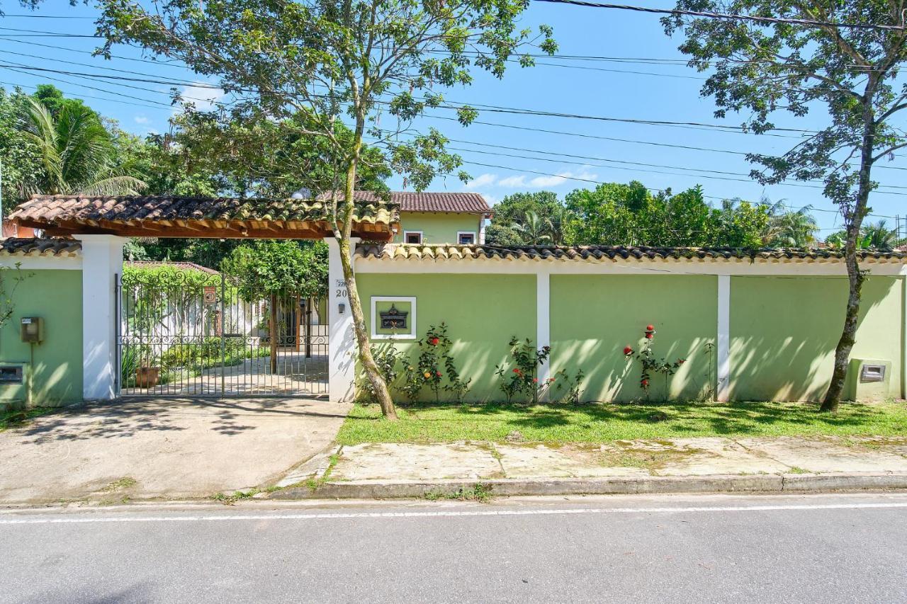 Casa Petúnia com ar e piscina perto do Centro Araquari Exterior foto
