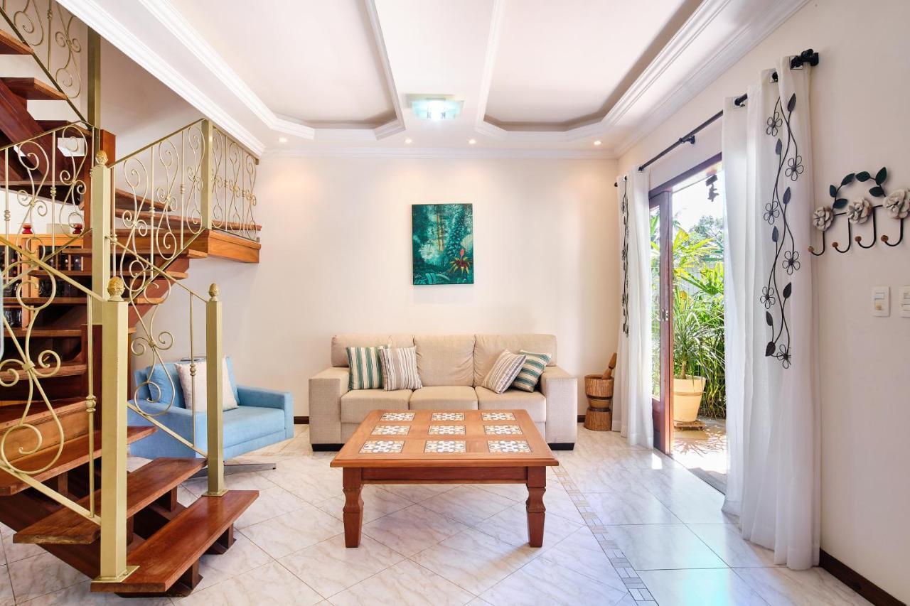 Casa Petúnia com ar e piscina perto do Centro Araquari Exterior foto