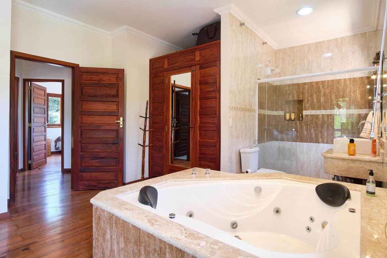 Casa Petúnia com ar e piscina perto do Centro Araquari Exterior foto