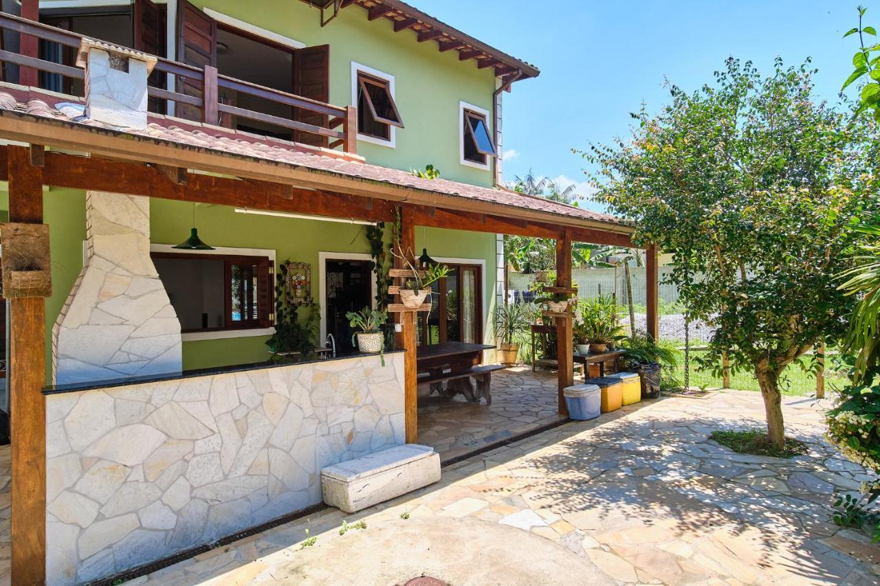 Casa Petúnia com ar e piscina perto do Centro Araquari Exterior foto